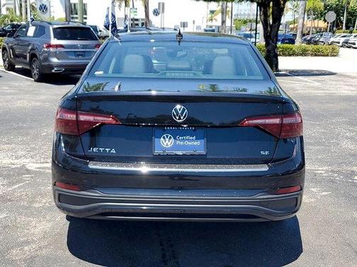 Deep Black Pearl Effect 2022 Volkswagen Jetta 1.5T SE