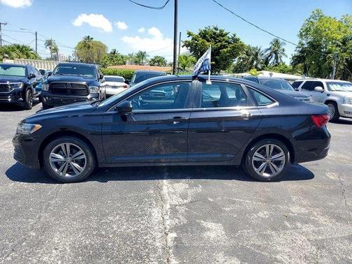Deep Black Pearl Effect 2022 Volkswagen Jetta 1.5T SE