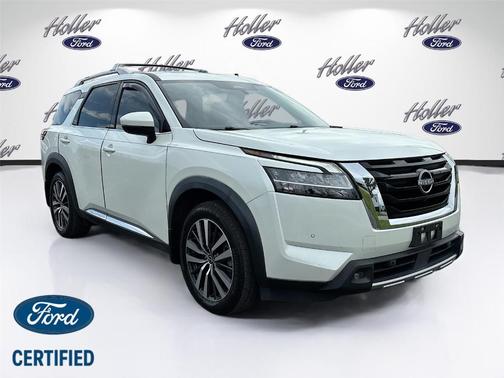 White 2022 Nissan Pathfinder Platinum