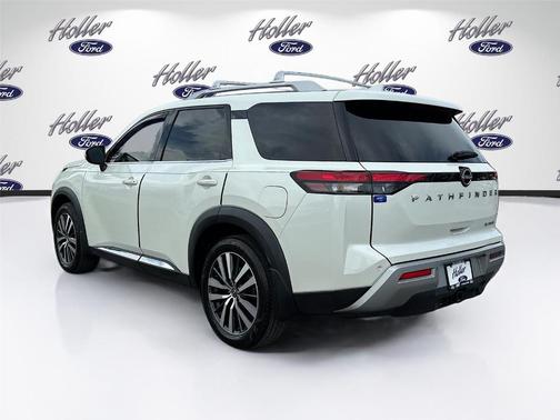White 2022 Nissan Pathfinder Platinum