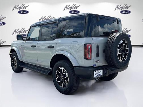 Avalanche Gray 2026 Ford Bronco Outer Banks