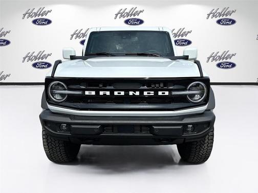 Oxford White 2026 Ford Bronco Outer Banks