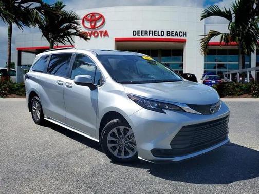2024 Toyota Sienna LE