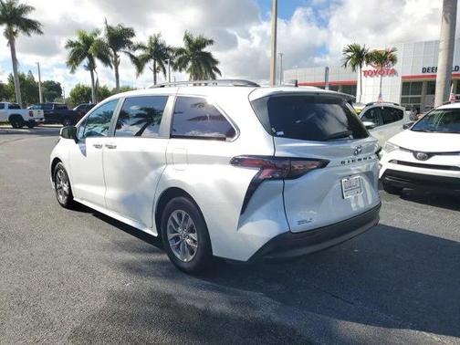 2023 Toyota Sienna XLE