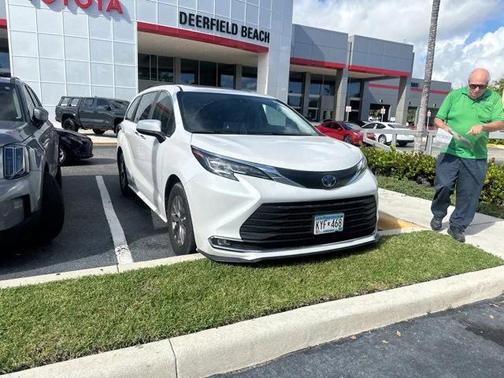 2023 Toyota Sienna XLE