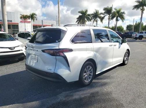 2023 Toyota Sienna XLE