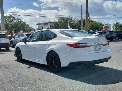 Ice Cap 2025 Toyota Camry SE