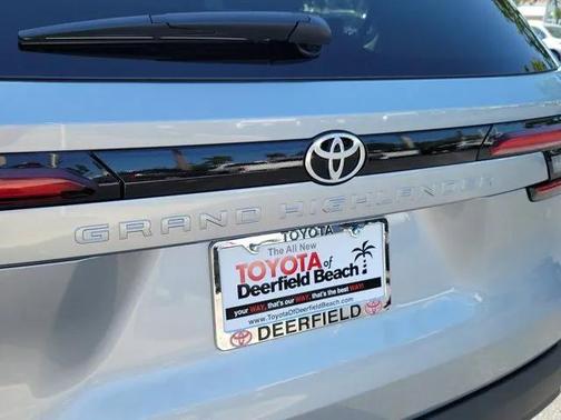 2025 Toyota Highlander LE