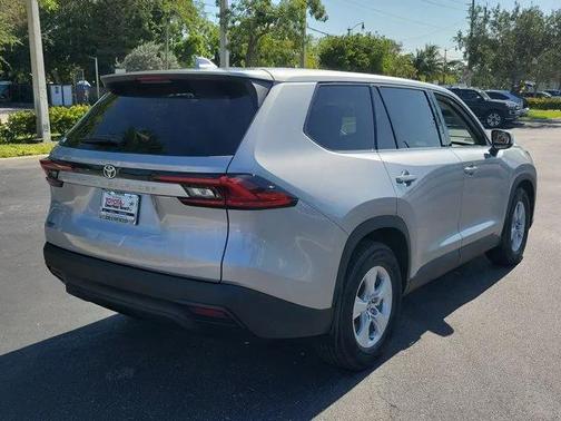 2025 Toyota Highlander LE