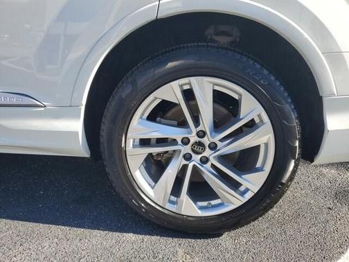 2024 Audi Q7 55 Premium Plus