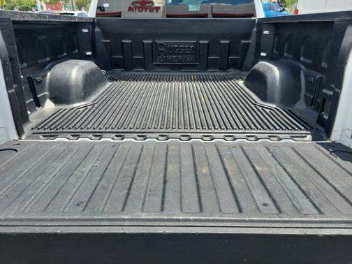 Crystal White Tricoat 2025 Chevrolet Silverado 1500 LT