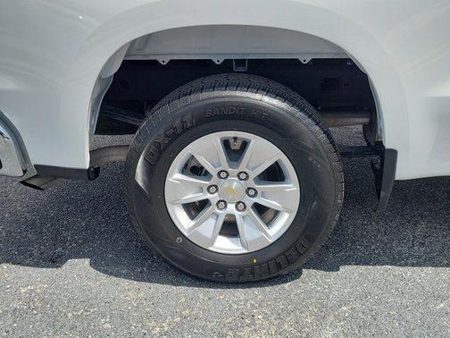 Crystal White Tricoat 2025 Chevrolet Silverado 1500 LT