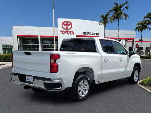 Crystal White Tricoat 2025 Chevrolet Silverado 1500 LT