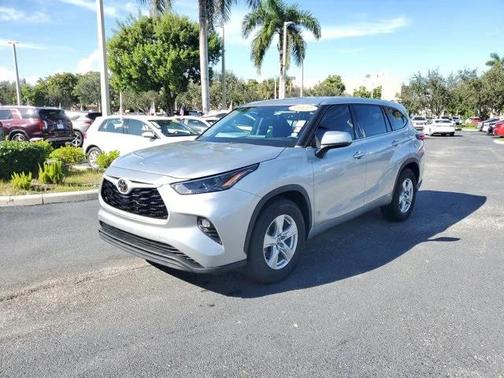 2022 Toyota Highlander LE