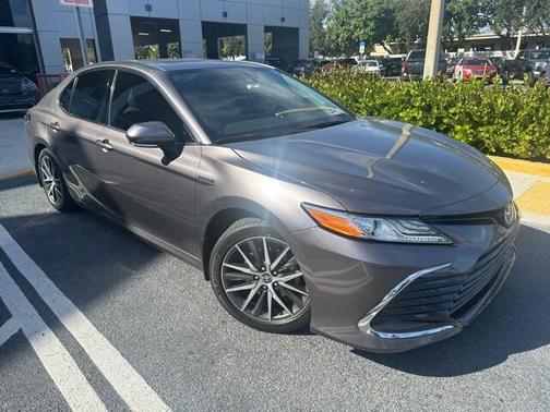 2021 Toyota Camry Hybrid XLE