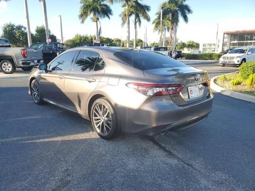 2021 Toyota Camry Hybrid XLE