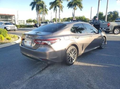 2021 Toyota Camry Hybrid XLE