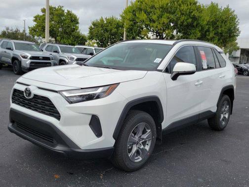 2025 Toyota RAV4 XLE