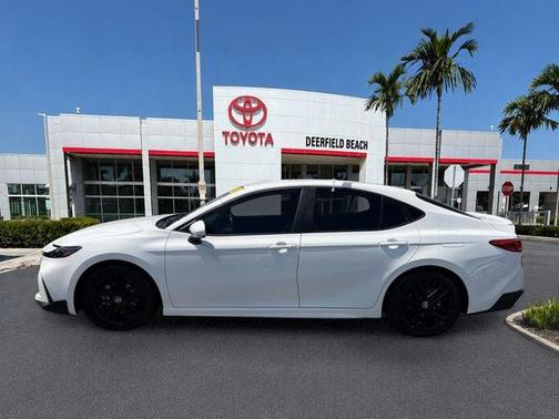 Ice Cap 2025 Toyota Camry SE