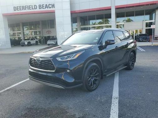 2023 Toyota Highlander Hybrid Platinum