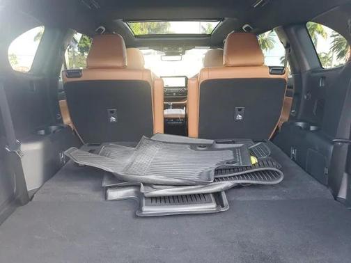 2023 Toyota Highlander Hybrid Platinum