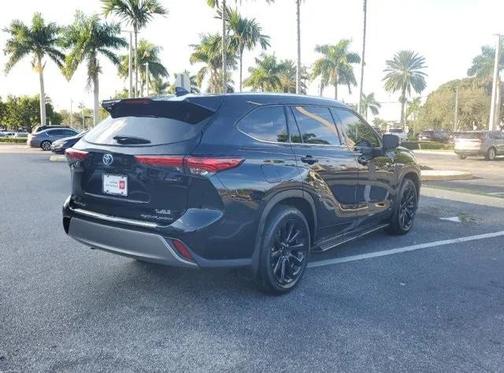 2023 Toyota Highlander Hybrid Platinum