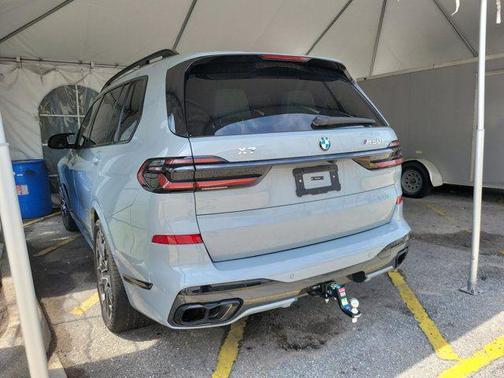 Gray Metallic 2025 BMW X7 M60i