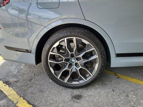 Gray Metallic 2025 BMW X7 M60i
