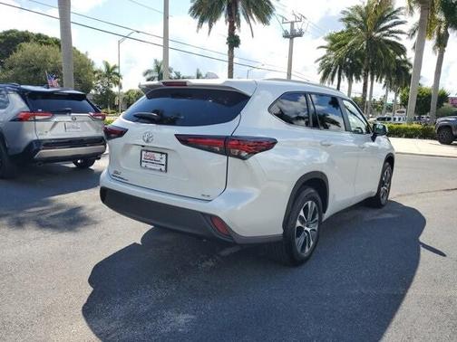 2024 Toyota Highlander LE