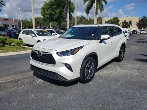 2024 Toyota Highlander LE