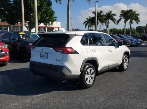 2020 Toyota RAV4 LE