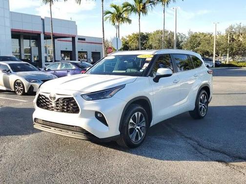 2024 Toyota Highlander LE