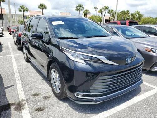2023 Toyota Sienna Limited 7-Passenger