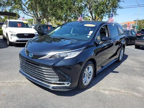 2023 Toyota Sienna Limited 7-Passenger