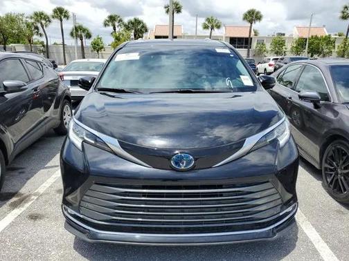 2023 Toyota Sienna Limited 7-Passenger