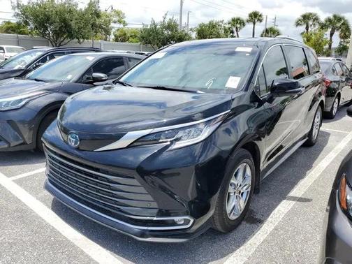 2023 Toyota Sienna Limited 7-Passenger