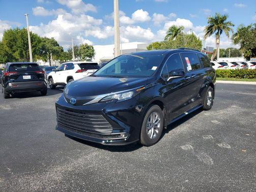 2025 Toyota Sienna XLE