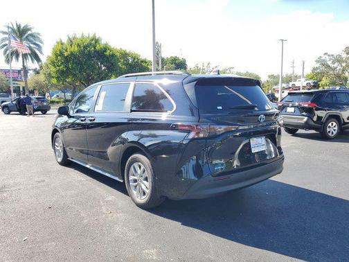 2025 Toyota Sienna XLE