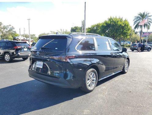 2025 Toyota Sienna XLE