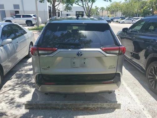 2022 Toyota RAV4 Hybrid SE