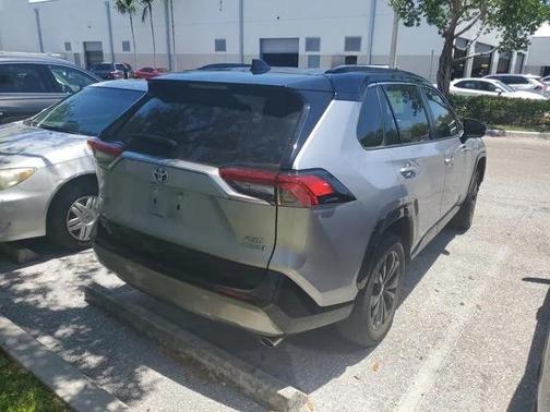 2022 Toyota RAV4 Hybrid SE