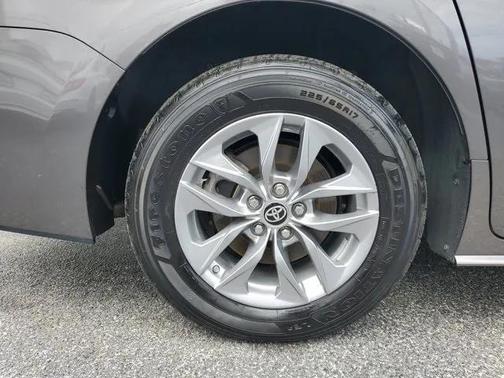 2023 Toyota Sienna LE