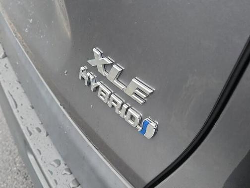 2020 Toyota RAV4 Hybrid XLE