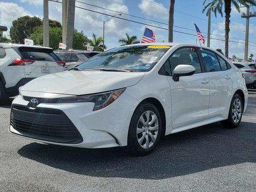 Ice Cap 2025 Toyota Corolla LE