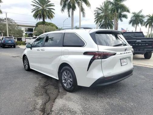2024 Toyota Sienna XLE