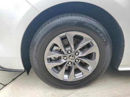 2024 Toyota Sienna XLE