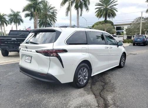 2024 Toyota Sienna XLE