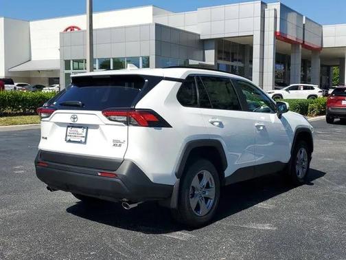 2025 Toyota RAV4 XLE