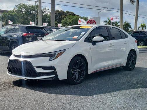 Ice Cap 2023 Toyota Corolla SE