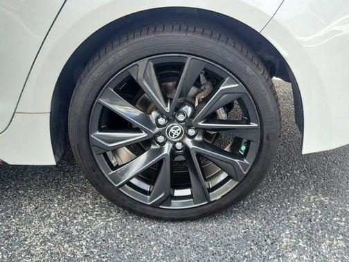 Ice Cap 2023 Toyota Corolla SE